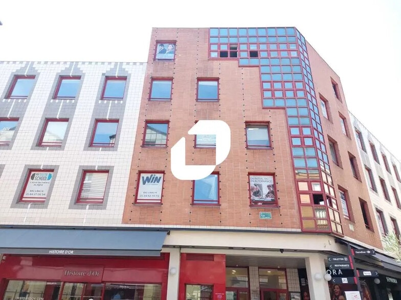 Bureau dans Montigny-le-Bretonneux à louer - Photo de l’immeuble – Image 1 sur 9