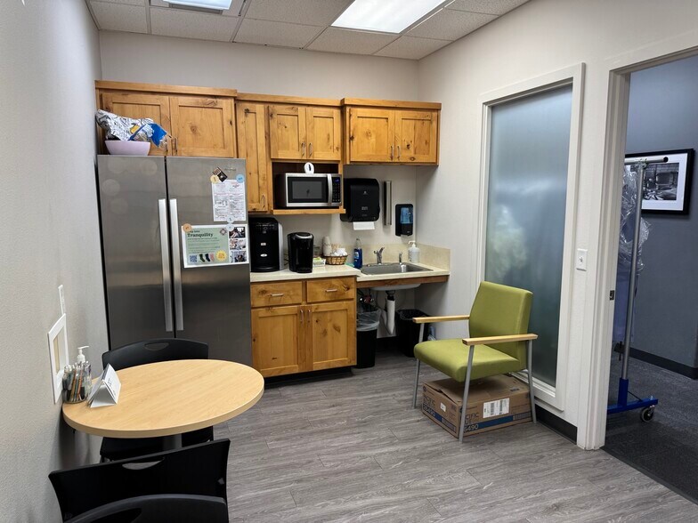 700 SW Ramsey Ave, Grants Pass, OR à louer - Photo de l’immeuble – Image 3 sur 9