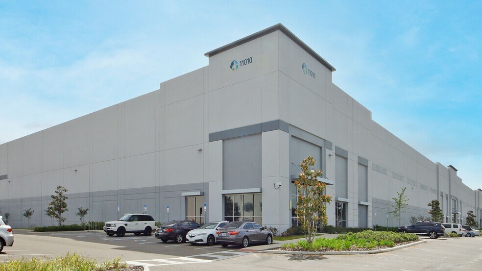 2050 Tradeport Dr, Orlando, FL à louer - Photo principale – Image 1 sur 14