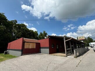 Plus de détails pour 1012 E Hackberry St, Salem, IN - Bureau/Local commercial à louer