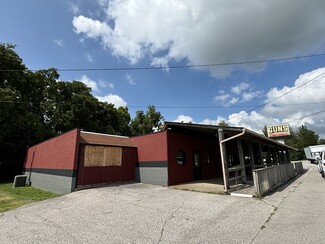 Plus de détails pour 1012 E Hackberry St, Salem, IN - Bureau/Local commercial à louer