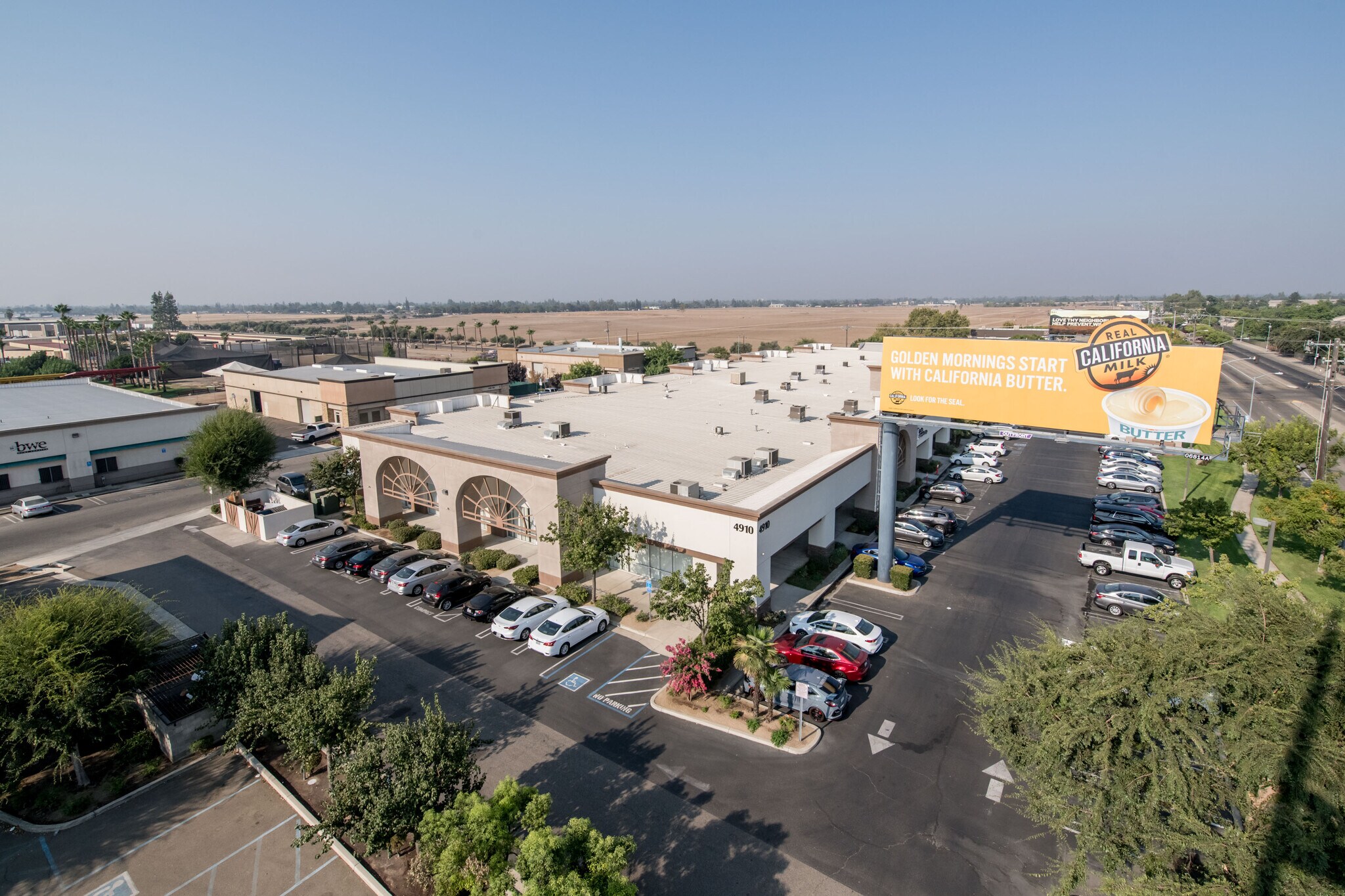 4910 E Ashlan Ave, Fresno, CA à vendre Photo principale– Image 1 sur 14