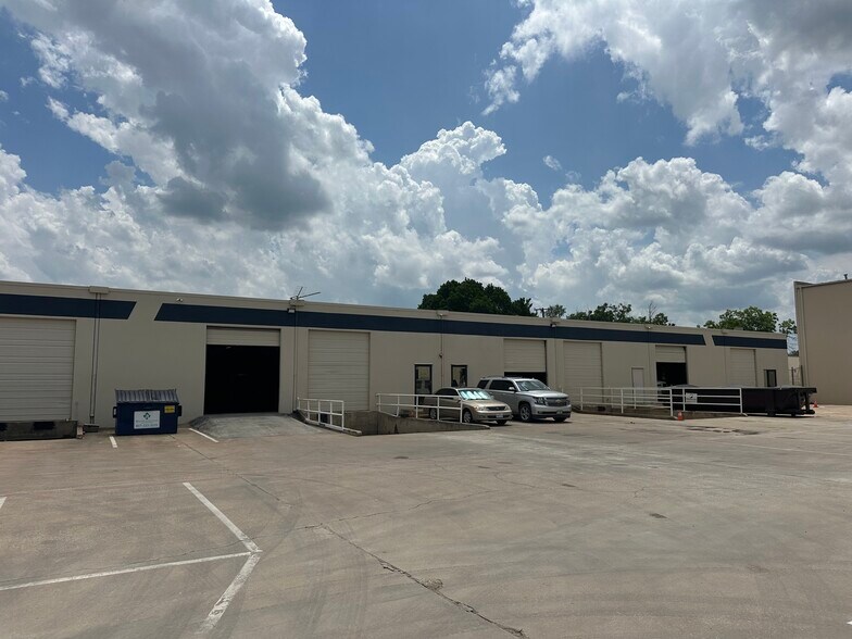 6404 Midway Rd, Haltom City, TX à louer - Photo de l’immeuble – Image 2 sur 3