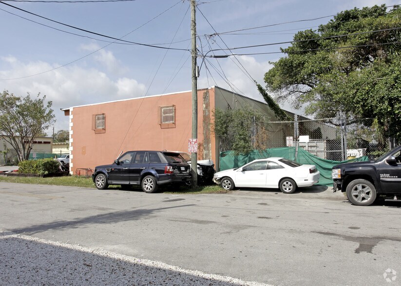 5833-5851 SW 25th St, West Park, FL à louer - Photo de l’immeuble – Image 2 sur 10