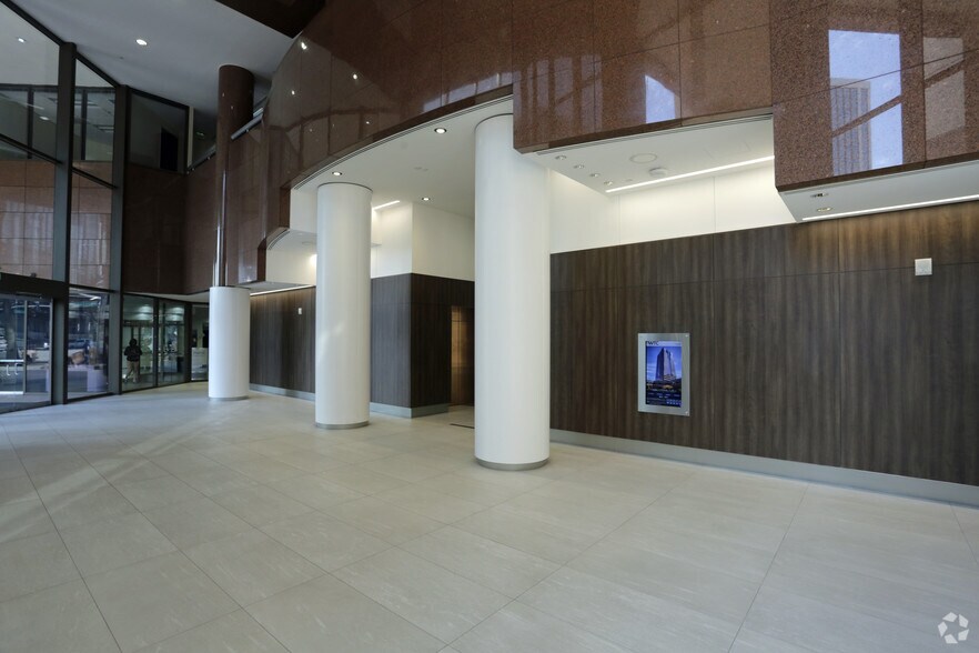 1 World Trade Ctr, Long Beach, CA à louer - Hall d’entrée – Image 3 sur 4
