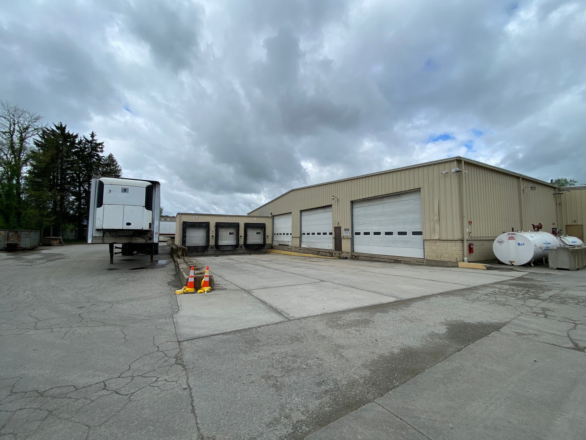 100 Arentzen Blvd, Charleroi, PA à louer Photo de l’immeuble– Image 1 sur 11