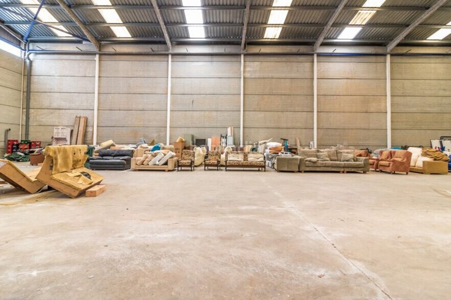 Industriel/Logistique dans València à vendre - Photo de l’immeuble – Image 2 sur 7