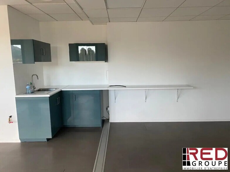 Bureau dans Aubagne à louer - Photo de l’immeuble – Image 3 sur 5