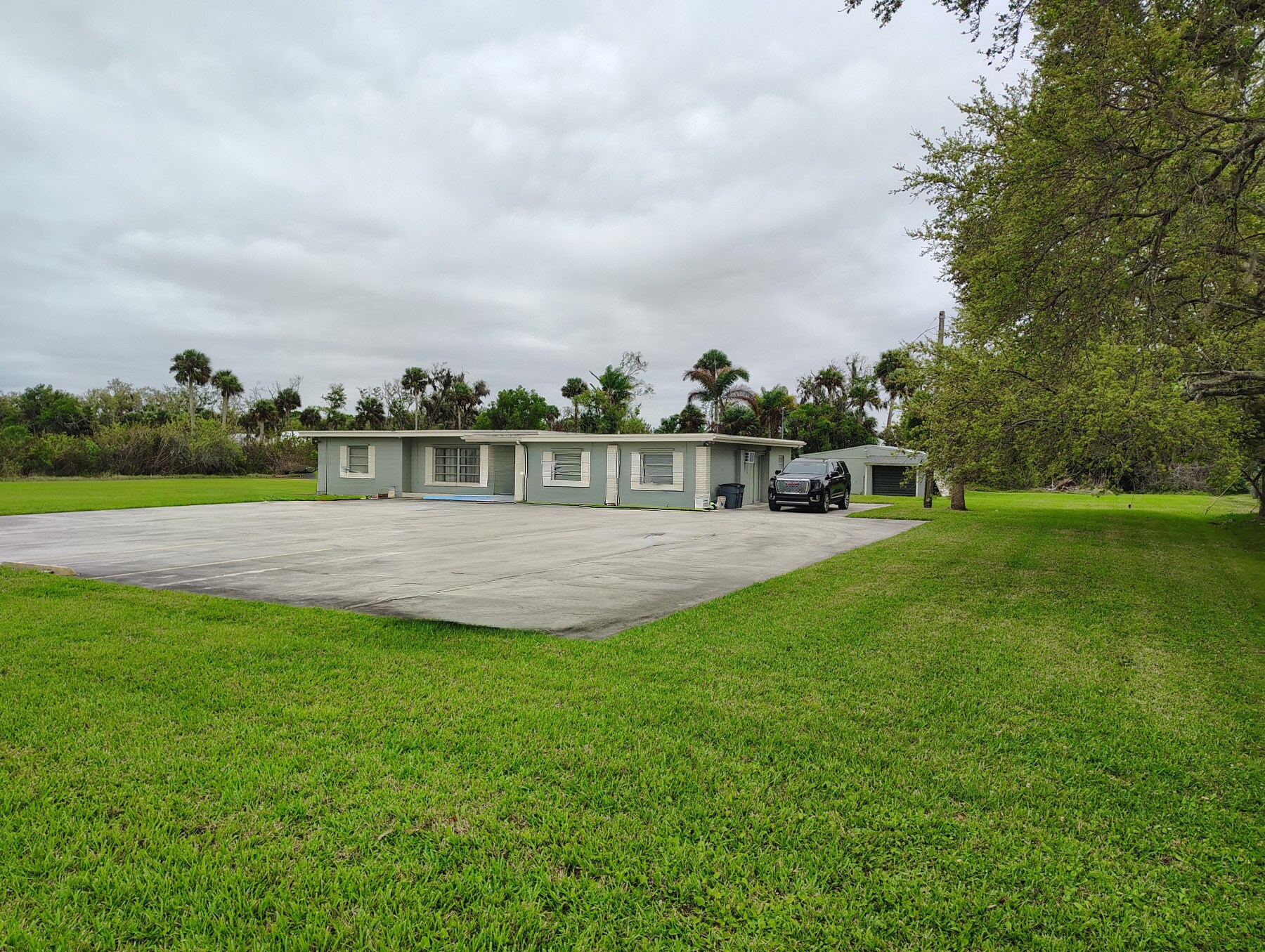 2401 W Midway Rd, Fort Pierce, FL à vendre Photo principale– Image 1 sur 4