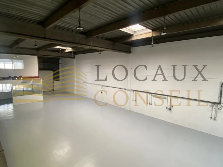Local d’activités dans Aubervilliers à louer - Photo de l’immeuble – Image 3 sur 13