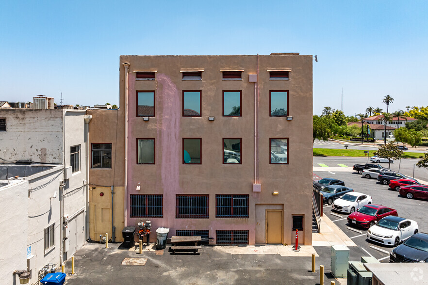 112 S Euclid Ave, Ontario, CA à louer - Photo de l’immeuble – Image 3 sur 8