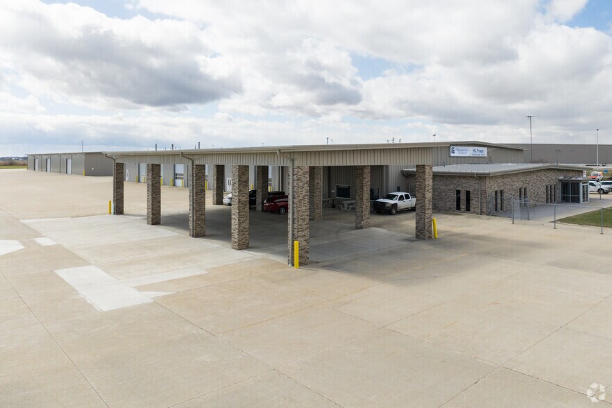 1101 E Lutz Rd, Archbold, OH à louer - Photo de l’immeuble – Image 2 sur 7