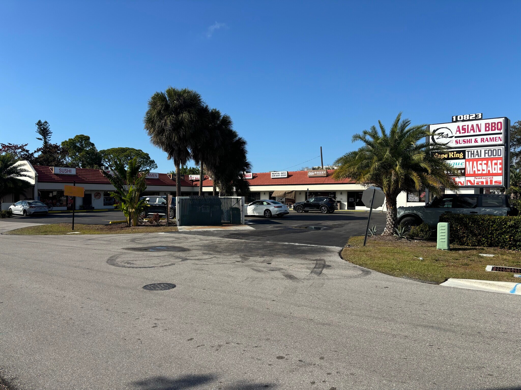 10823 Tamiami Trl N, Naples, FL à louer Photo principale– Image 1 sur 11