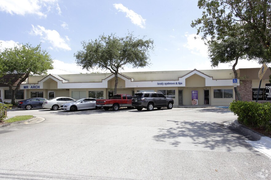 11540 Wiles Rd, Coral Springs, FL à louer - Photo principale – Image 1 sur 4