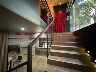 Plus de détails pour Local commercial à louer