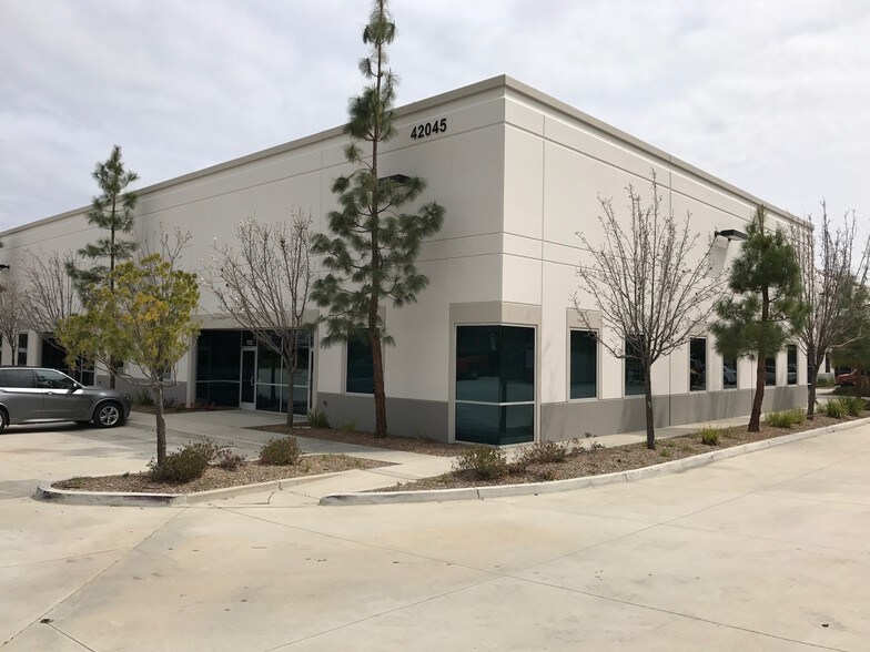 42045 Remington Ave, Temecula, CA à louer - Photo de l’immeuble – Image 1 sur 2