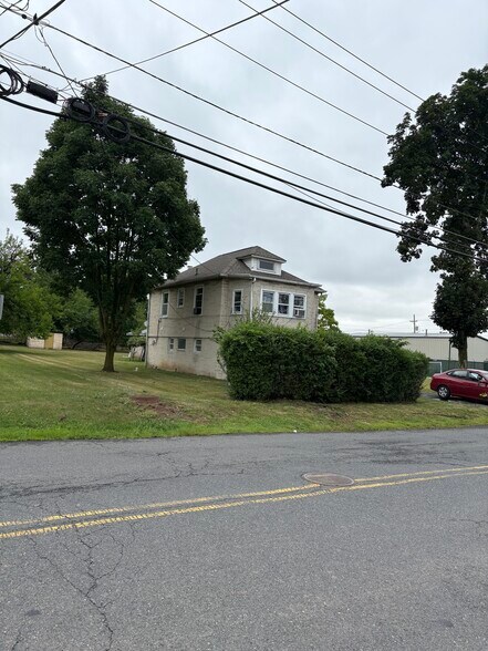 35 Churchill Ave, Somerset, NJ à vendre - Photo de l’immeuble – Image 3 sur 3