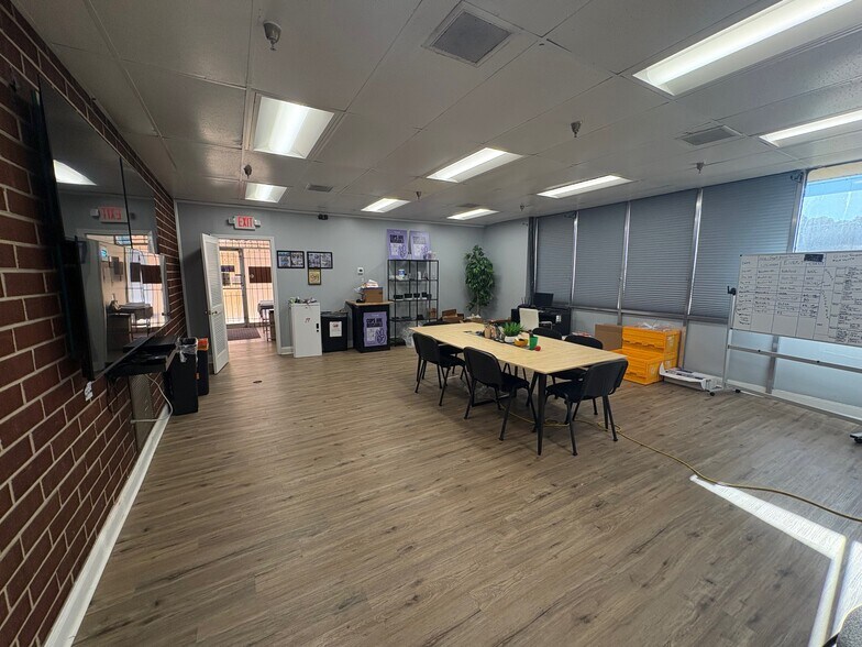 3425 Browns Mill Rd SE, Atlanta, GA à louer - Photo de l’immeuble – Image 2 sur 5