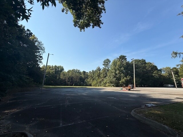 1329 Kimery Dr, High Point, NC à vendre - Photo principale – Image 3 sur 6