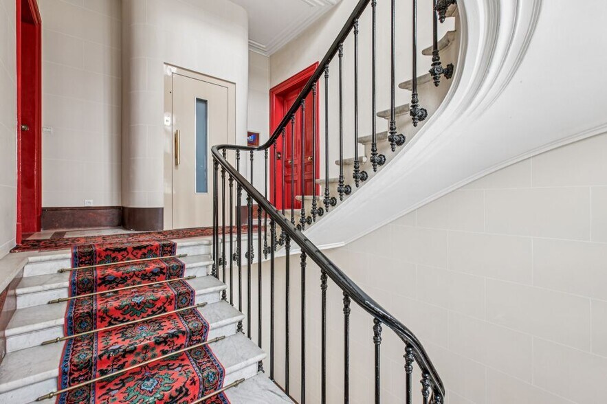 12 Avenue Franklin D. Roosevelt, Paris à louer - Hall d’entrée – Image 3 sur 10