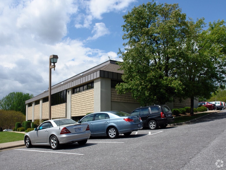 231 13th Avenue Pl NW, Hickory, NC à vendre - Photo de l’immeuble – Image 2 sur 7