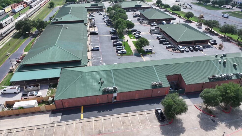 601 E Whitestone- Blvd, Cedar Park, TX à louer - Vidéo sur l’annonce professionnelle – Image 2 sur 4