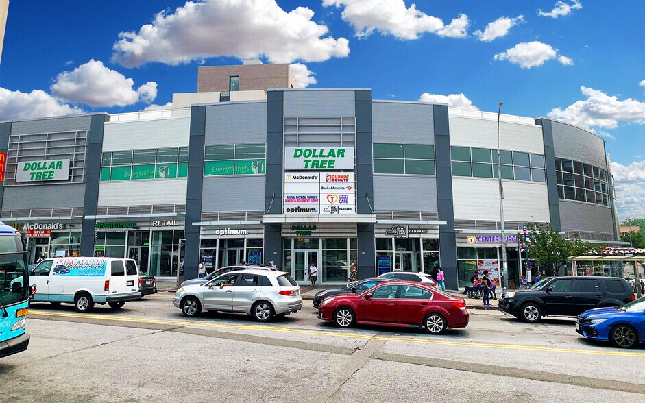 925 Hunts Point Ave, Bronx, NY à louer - Photo de l’immeuble – Image 1 sur 6