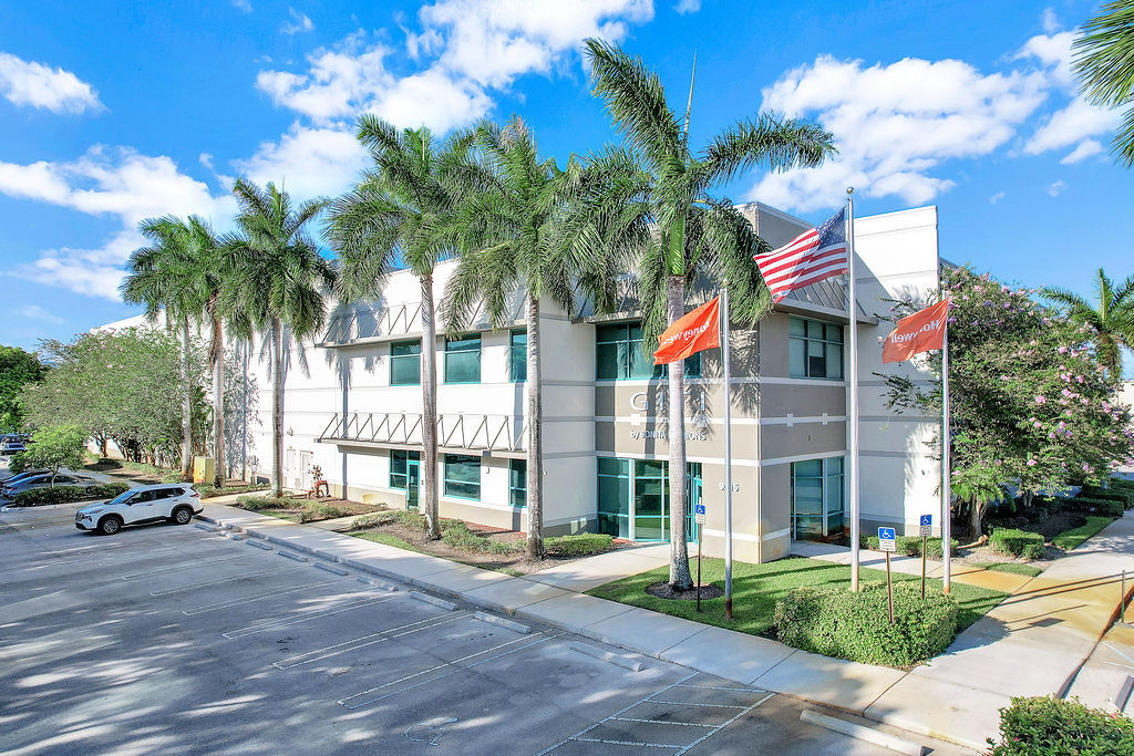 9315 NW 112th Ave, Miami, FL à vendre Photo de l’immeuble– Image 1 sur 16