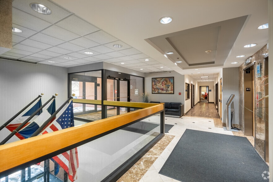 2121 S Oneida St, Denver, CO à louer - Hall d’entrée – Image 2 sur 6