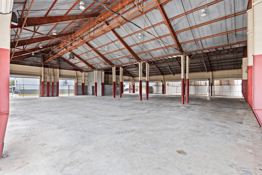 1127 Bowie St, Seguin, TX à vendre - Photo de l’immeuble – Image 2 sur 23