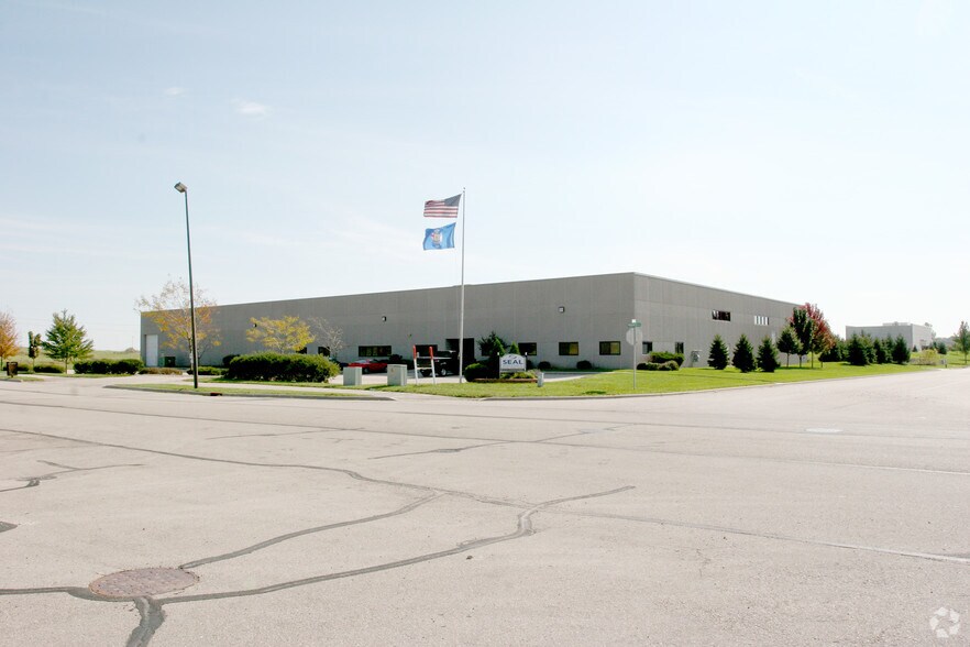 715 Progress Way, Sun Prairie, WI à louer - Photo de l’immeuble – Image 1 sur 2