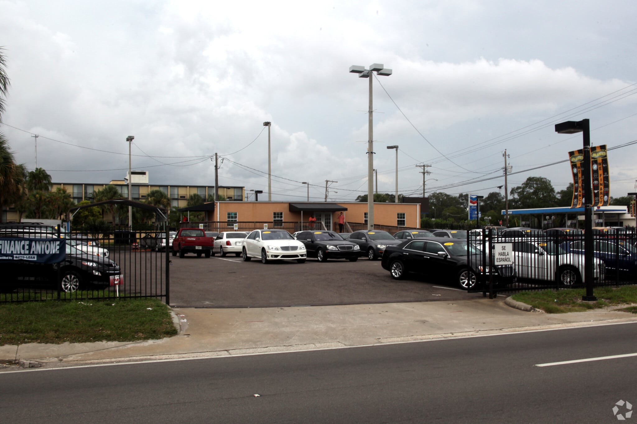 856 E Busch Blvd, Tampa, FL à louer Photo principale– Image 1 sur 31