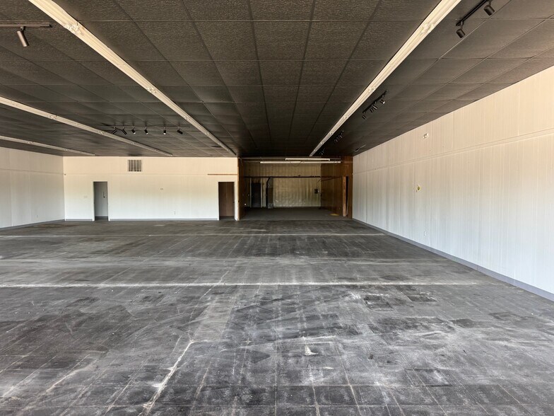 304 W Mcartor Rd, Dodge City, KS à louer - Photo de l’immeuble – Image 2 sur 3