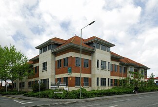 Plus de détails pour Bay Tree Ave, Leatherhead - Bureau à louer