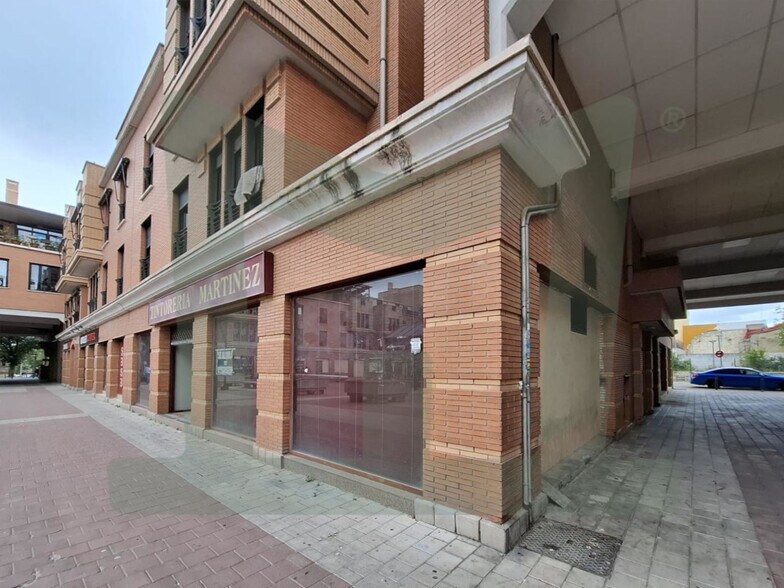 Local commercial dans Parla, Madrid à louer - Photo de l’immeuble – Image 2 sur 6