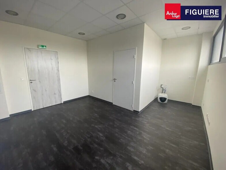 Bureau dans Istres à louer - Photo de l’immeuble – Image 1 sur 11