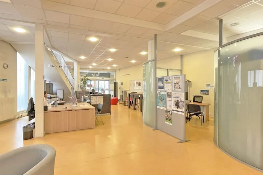 31 Avenue Marceau, Courbevoie à vendre - Photo de l’immeuble – Image 3 sur 7