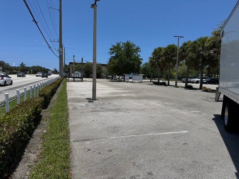 2990 W Oakland Park Blvd, Oakland Park, FL à vendre - Photo principale – Image 2 sur 5