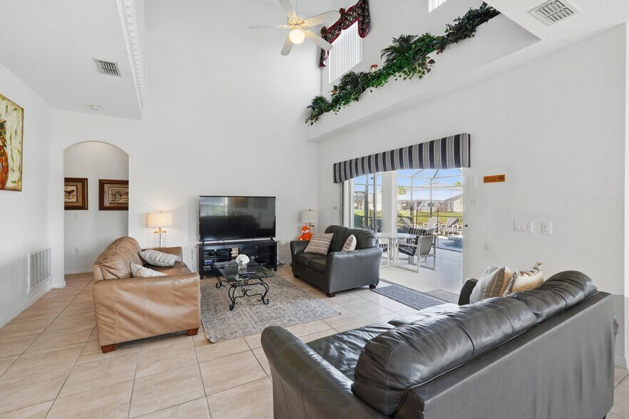 1207 Winding Cypress Ct, Kissimmee, FL à vendre - Photo de l’immeuble – Image 2 sur 4