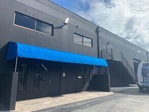 10431-10461 NW 26th St, Miami, FL à louer Photo de l’immeuble– Image 2 sur 23