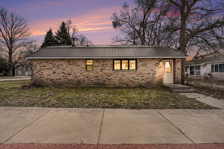 50 E Main St, Grant, MI à vendre - Photo de l’immeuble – Image 1 sur 8