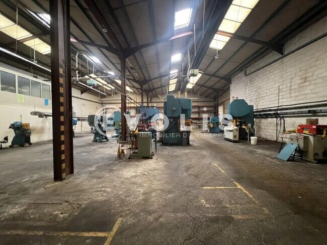 Plus de détails pour Local d’activités à vendre