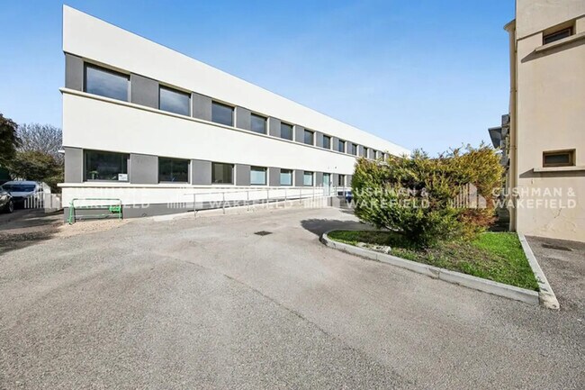 Plus de détails pour 792 Avenue De La Fleuride, Aubagne - Bureau à louer