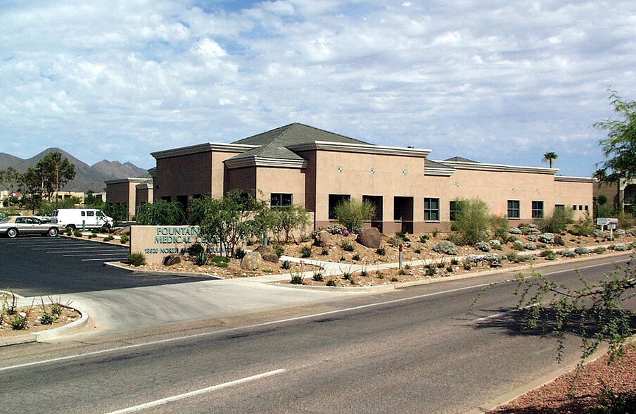 13620 N Saguaro Blvd, Fountain Hills, AZ à louer - Photo de l’immeuble – Image 1 sur 19