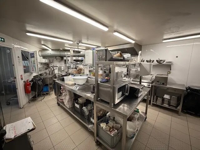 Local d'activités dans Marseille à vendre - Photo de l’immeuble – Image 1 sur 5