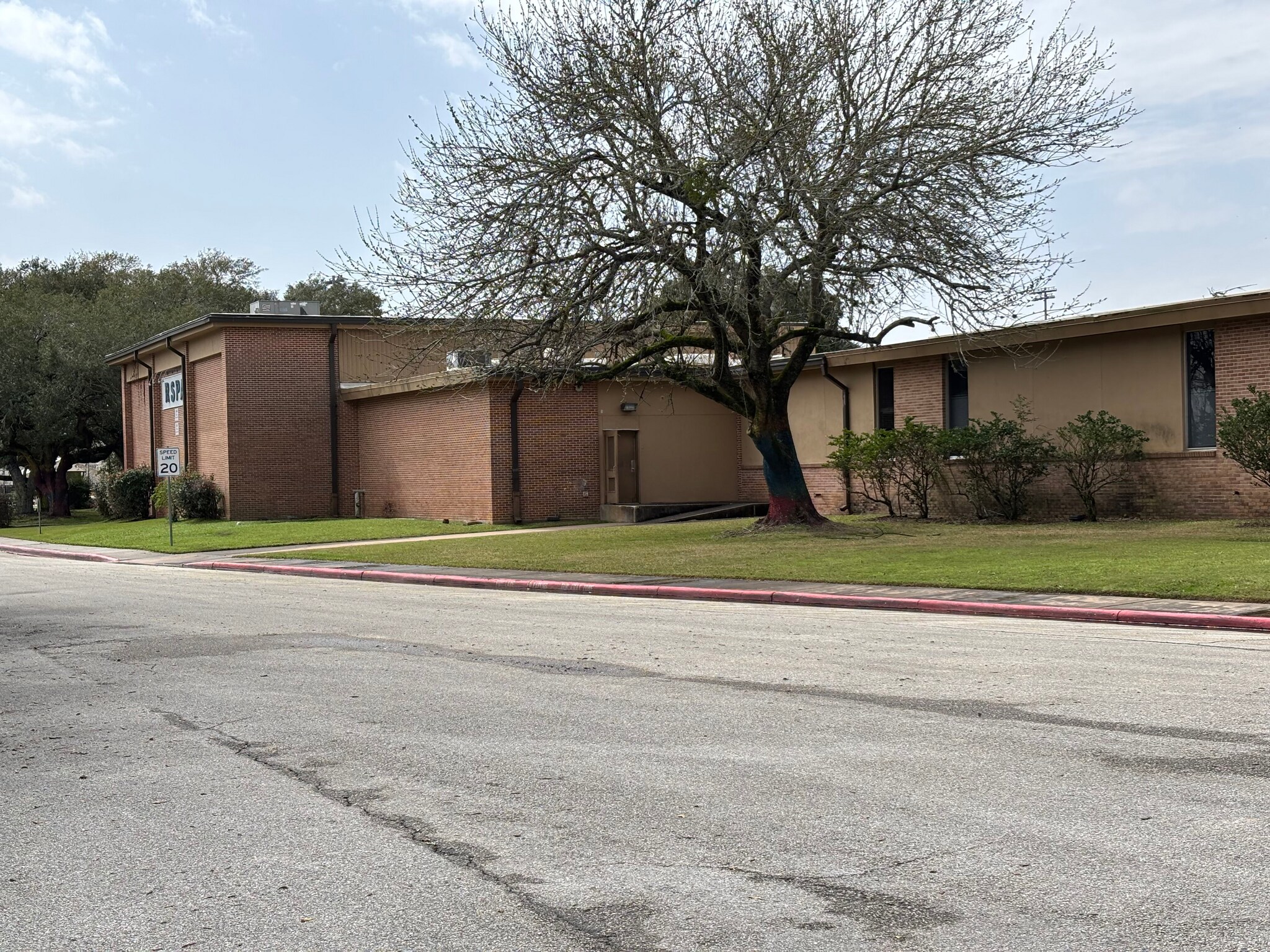 600 Charles St, Humble, TX à vendre Photo de l’immeuble– Image 1 sur 5
