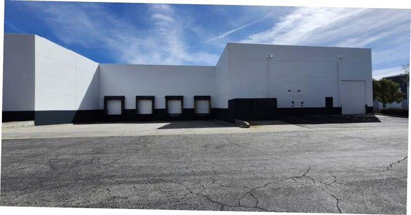 4985 Hallmark Park, San Bernardino, CA à louer - Photo de l’immeuble – Image 3 sur 7