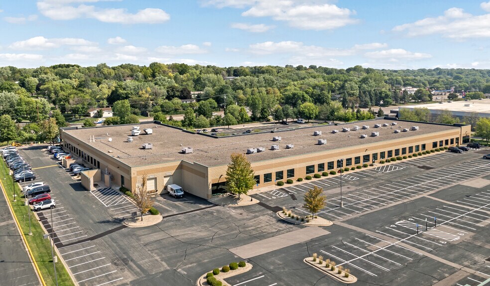 5705 W Old Shakopee Rd, Bloomington, MN à louer - Photo de l’immeuble – Image 3 sur 20