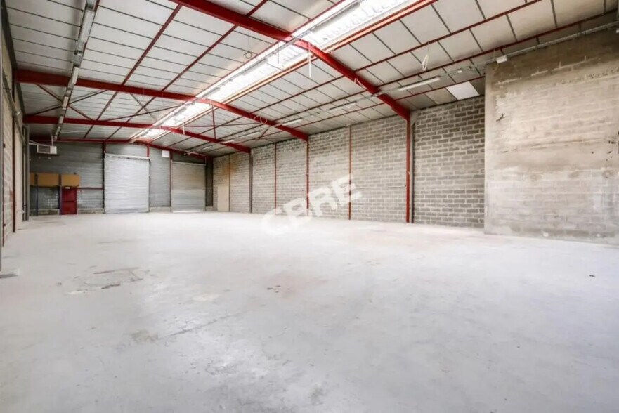 Industriel/Logistique dans SAINT-OUEN-L'AUMONE à louer - Photo de l’immeuble – Image 3 sur 9