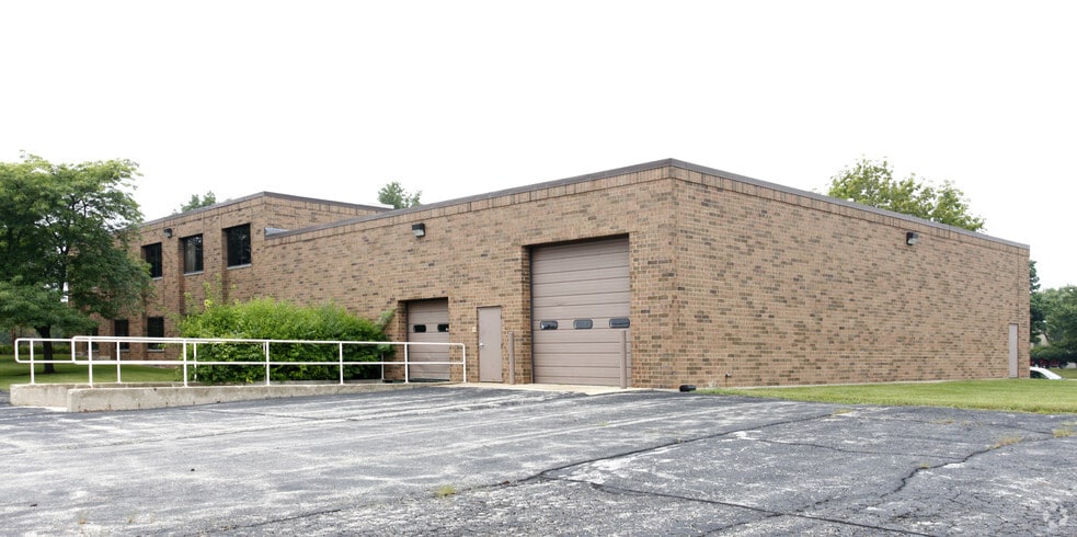 570 Oakwood Rd, Lake Zurich, IL à vendre - Photo principale – Image 1 sur 10
